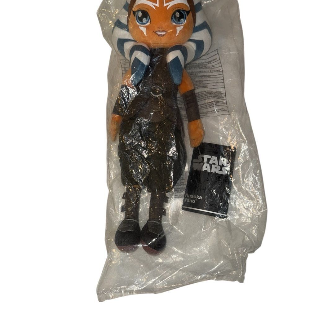Star Wars Ahsoka Tano Plush NWT Disney Exclusive Soft Toy Collector doll - Picture 3 of 5